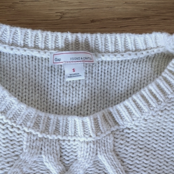 Gap cream knit sweater. Size small - Picture 2 of 6